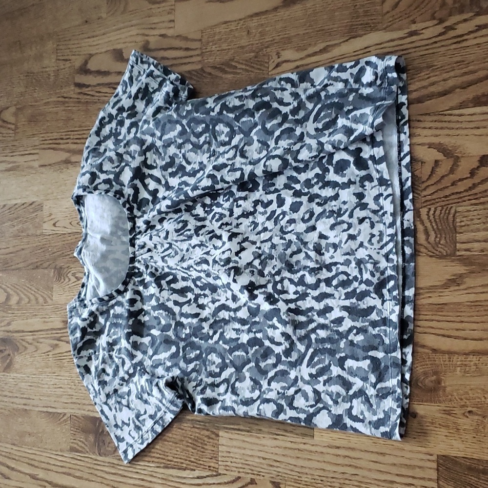 (S) Carroll Reed Leopard Print 100% Cotton Lightweight Classic Fit T-Shirt